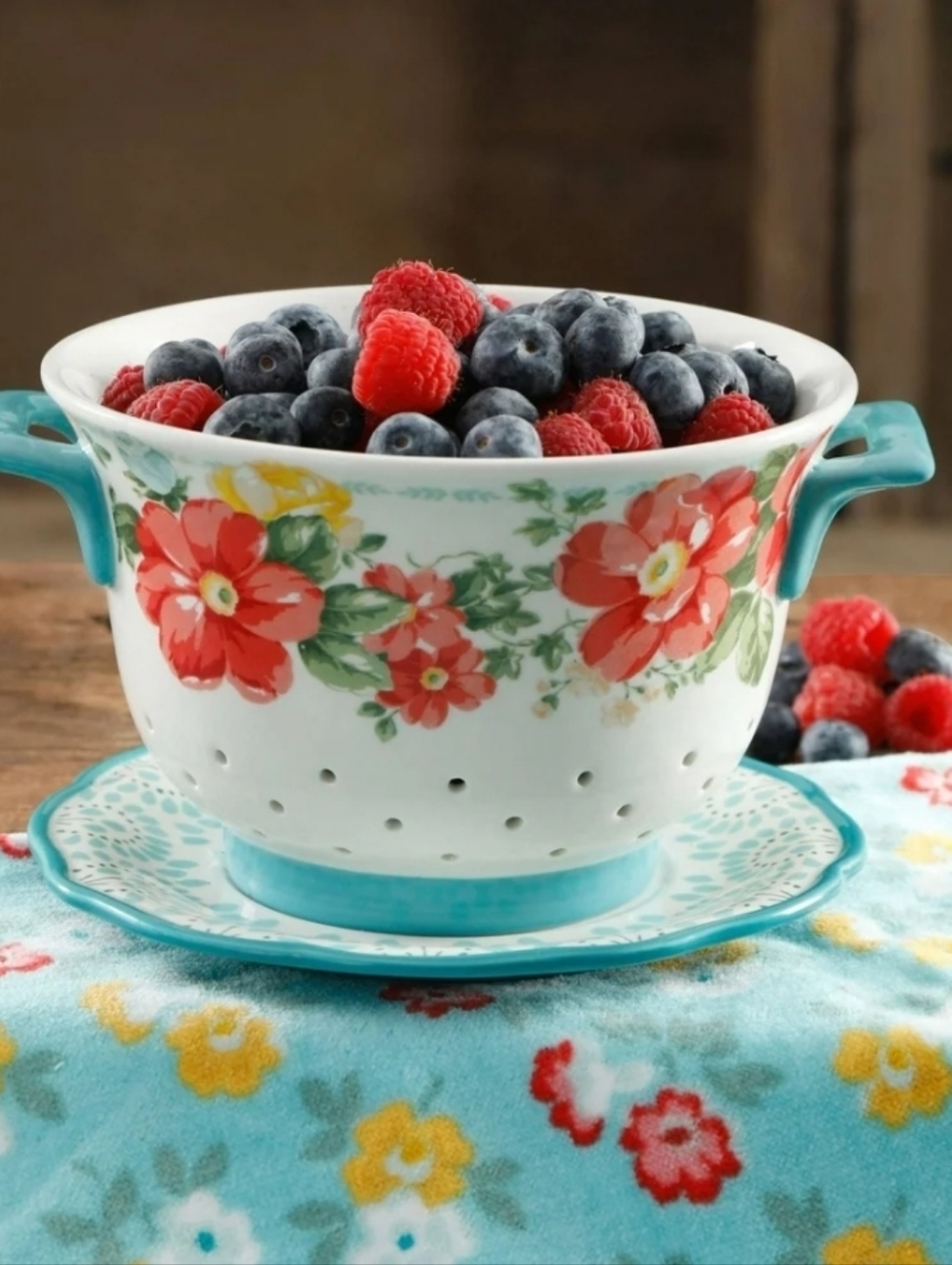 Pioneer Woman Vintage Floral Colander
